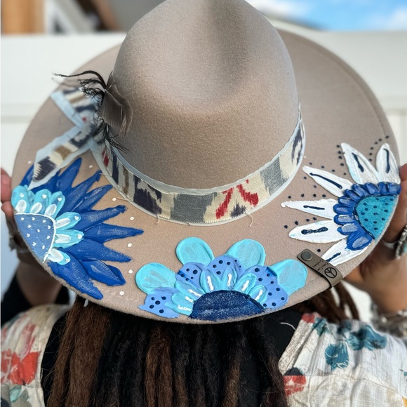 Hand painted hat - Picture 8 of 10
